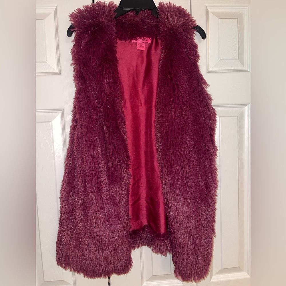 Betsey Johnson fuzzy vest size M